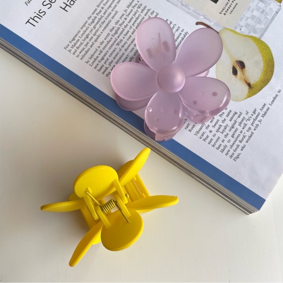 2 Large Flower Claw Clips in Purple and Yellow - Picture 5 of 6